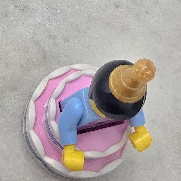 LEGO Birthday Cake Guy with Stand: Series 18 Collectible Minifig 71021 - Picture 3 of 12